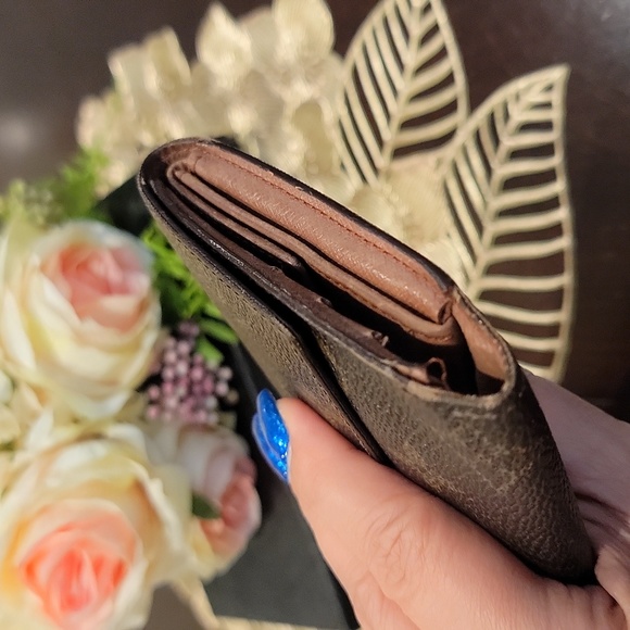 Authentic Louis Vuitton Sarah trifold wallet - Picture 4 of 9